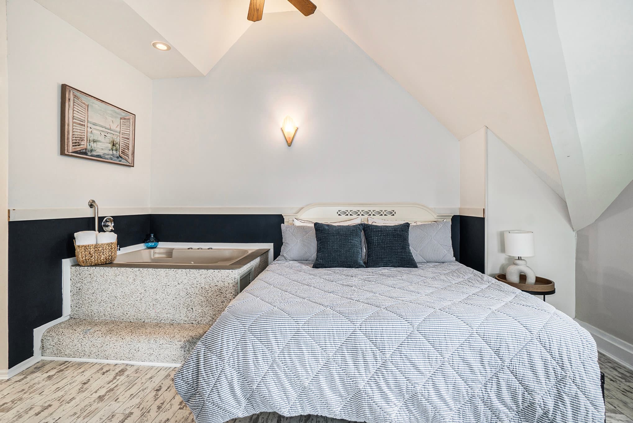 king bed and jacuzzi