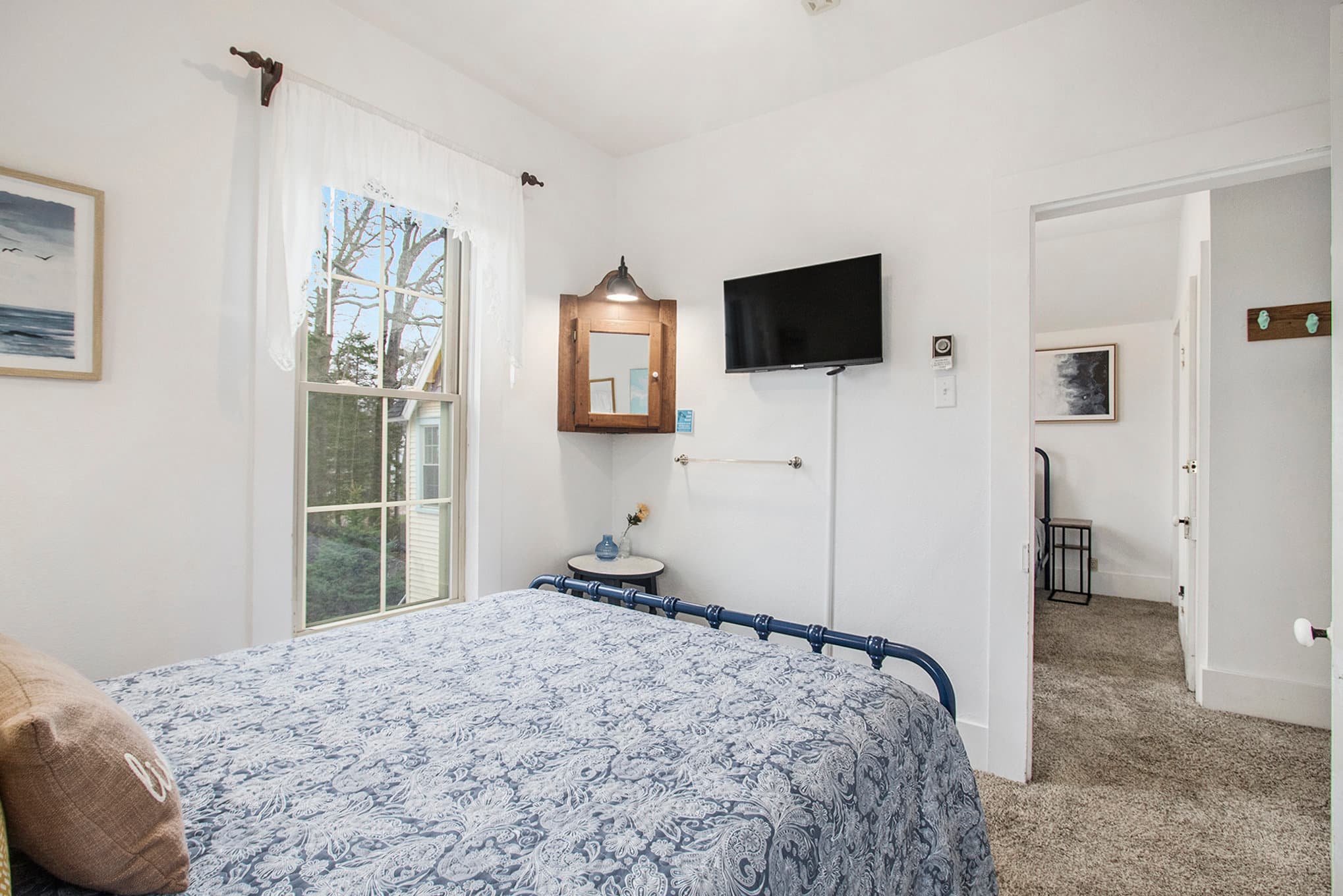 Bedroom 1 queen bed flat screen tv