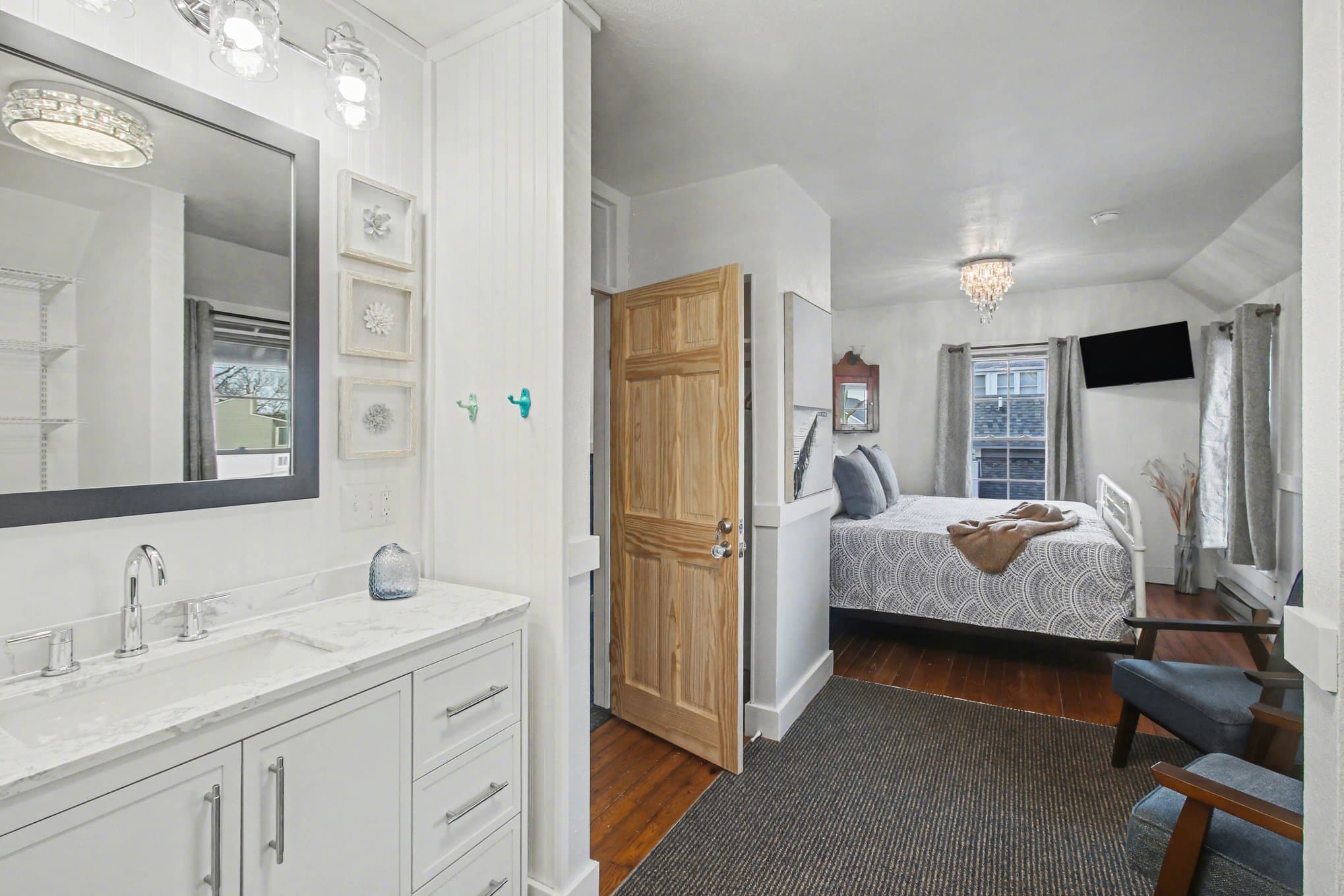 vanity, king bed, seating area