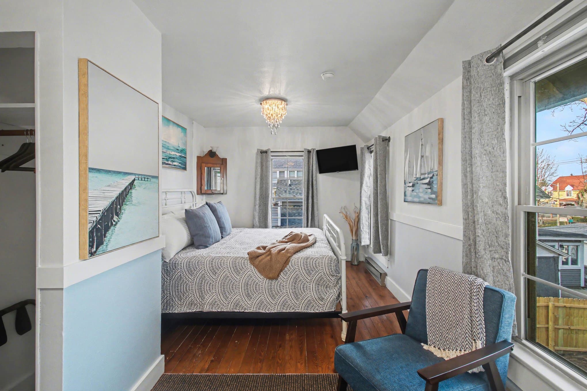 seating area and king bed