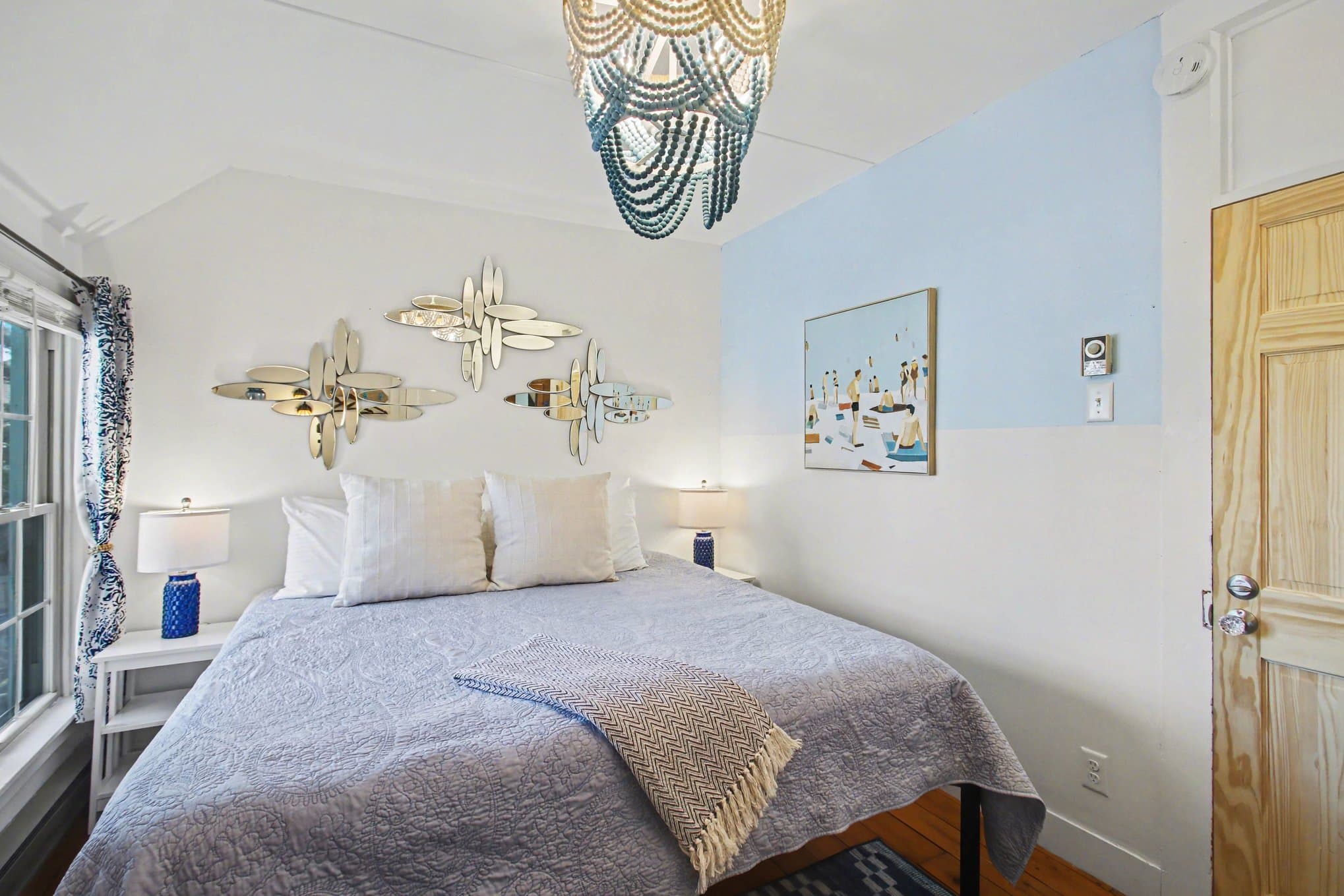 King bed, seating area, bathroom