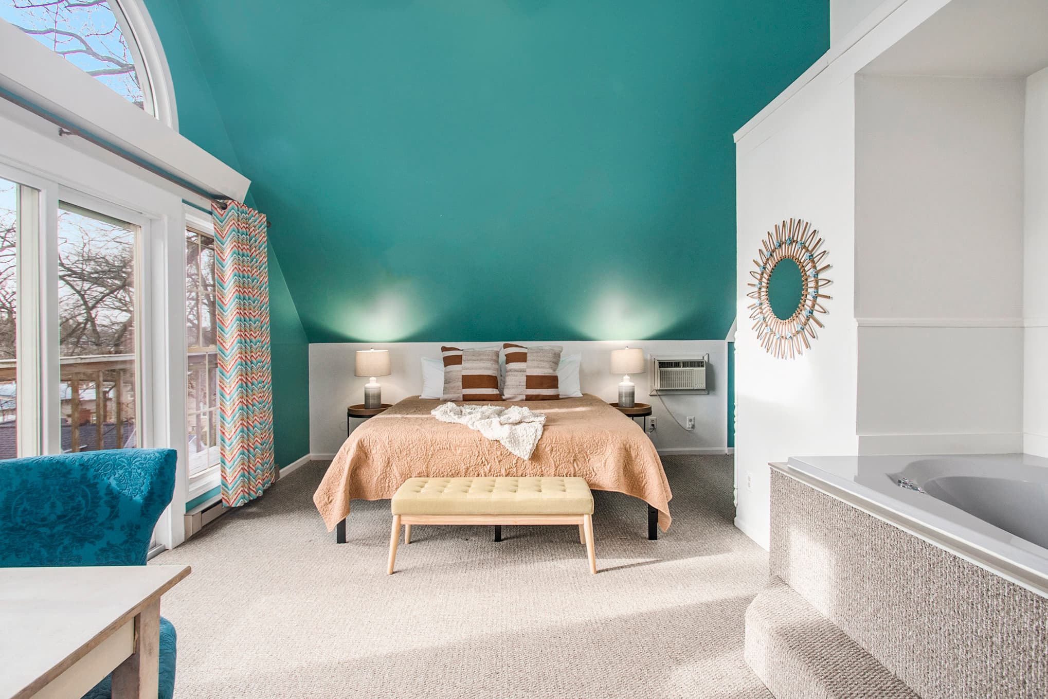 king bed, sitting area, balcony