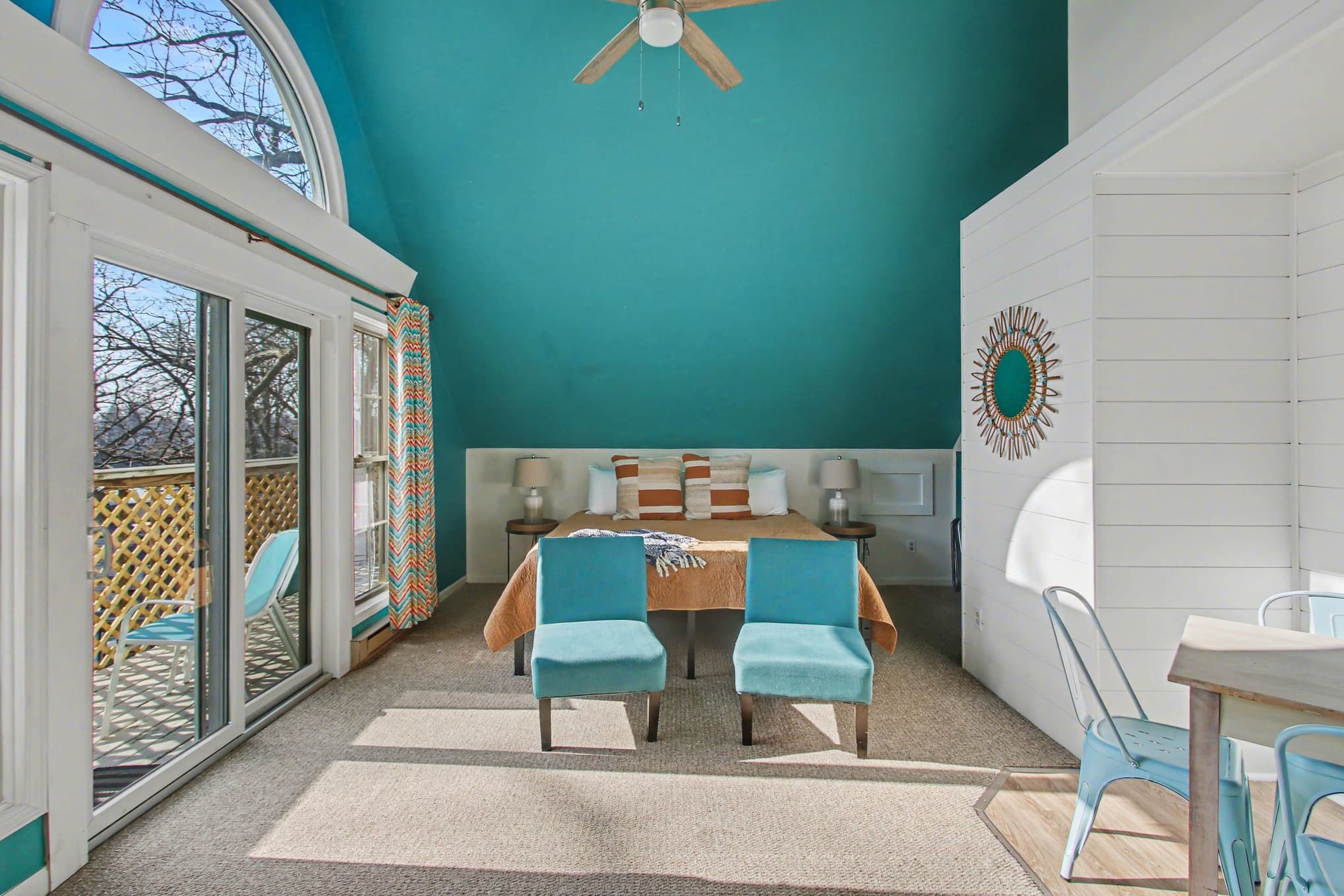 king bed, sitting area, balcony